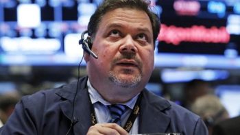 Μεικτά πρόσημα στη Wall Street – Νέο υψηλό ρεκόρ για τον Nasdaq