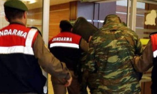 Μετέθεσαν τους διοικητές των δυο στρατιωτικών που κρατούνται από τους Τούρκους