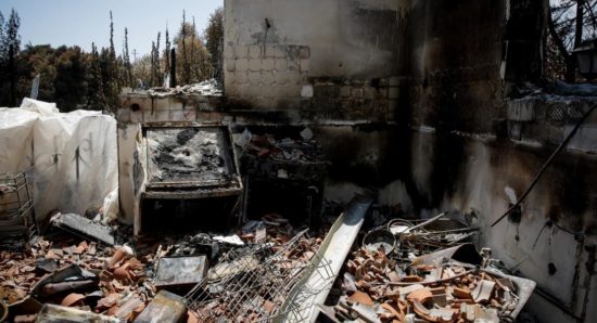Φονική πυρκαγιά: Τα πέντε καυτά ερωτήματα που ψάχνουν οι εισαγγελείς