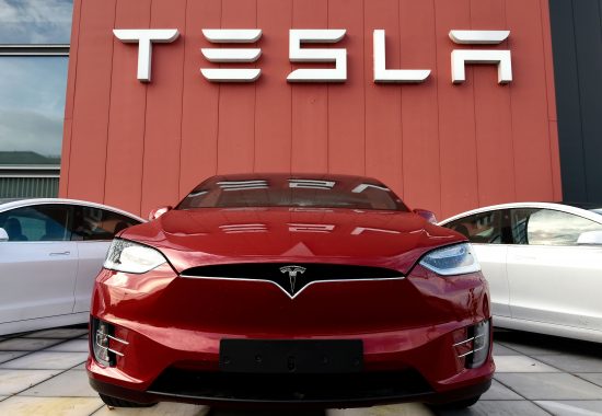 Η Tesla έγινε η πολυτιμότερη αυτοκινητοβιομηχανία, εκτοπίζοντας ...