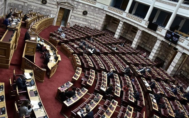 Βουλή: Εγκρίθηκε το νομοσχέδιο με μέτρα για αντιμετώπιση της ακρίβειας και προστασία στους καταναλωτές