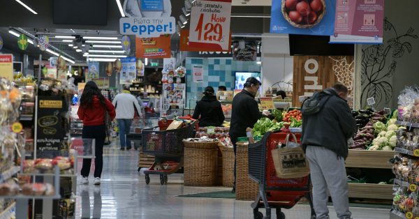 Παραμονή Πρωτοχρονιάς: Tο ωράριο λειτουργίας σε σούπερ ...