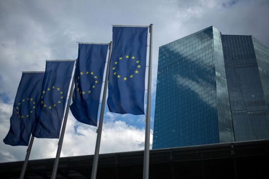 «Βγήκαν τα μαχαίρια» για τα τραπεζικά μπόνους – Το «φρένο» της ΕΚΤ και οι αντιδράσεις