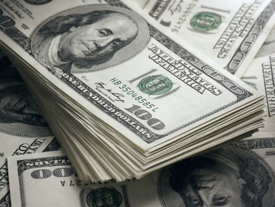 Δολάριο: Γιατί δεν απειλείται η πρωτοκαθεδρία του από ευρώ και γουάν