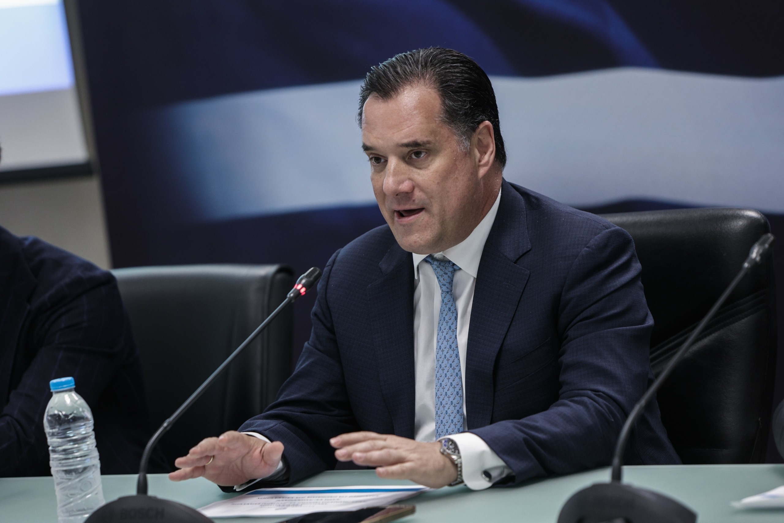 Ο Γεωργιάδης καλεί τους εργοδότες να τηρούν τις προβλεπόμενες οδηγίες ενόψει καύσωνα