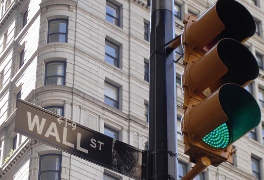 Wall Street: Ανοδος για τους δείκτες μετά τα νέα στοιχεία για τον πληθωρισμό