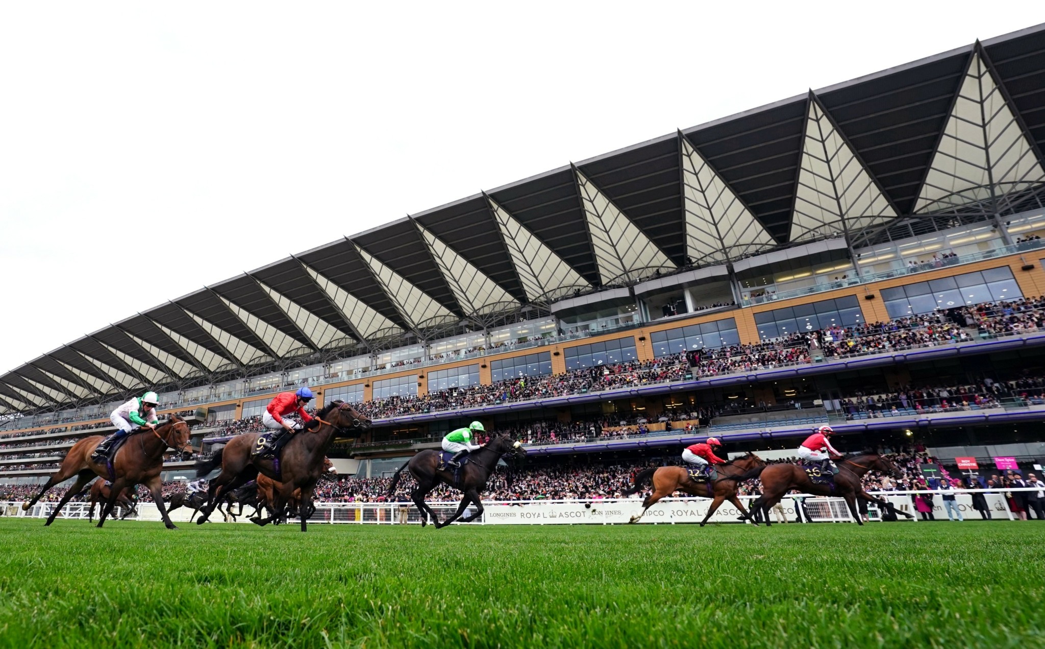 Οσα συμβαίνουν στο Royal Ascot: Παρακολουθήσαμε τους διάσημους ιππικούς αγώνες