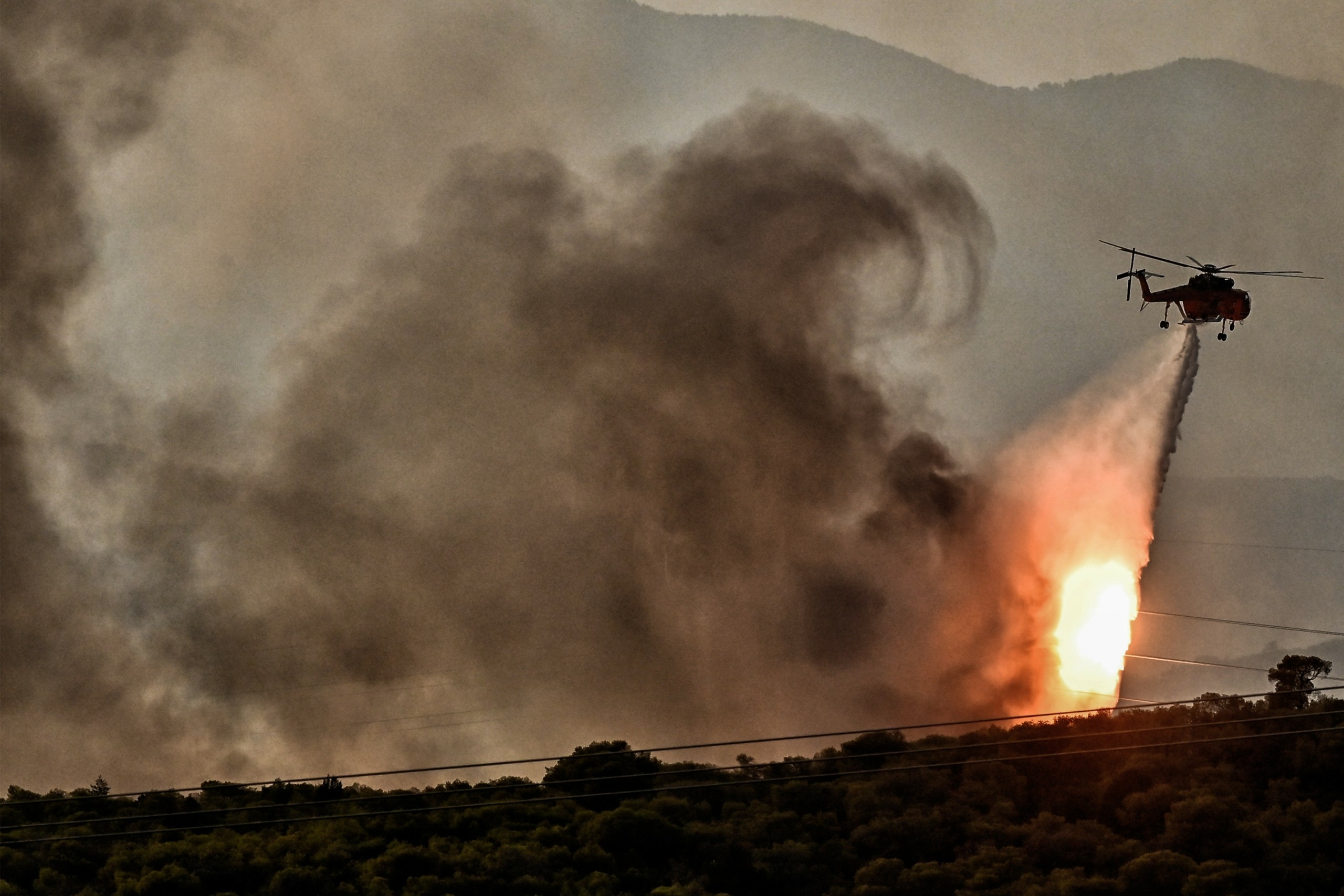 Φωτιές στην Ευρώπη: Η Μεσόγειος φλέγεται