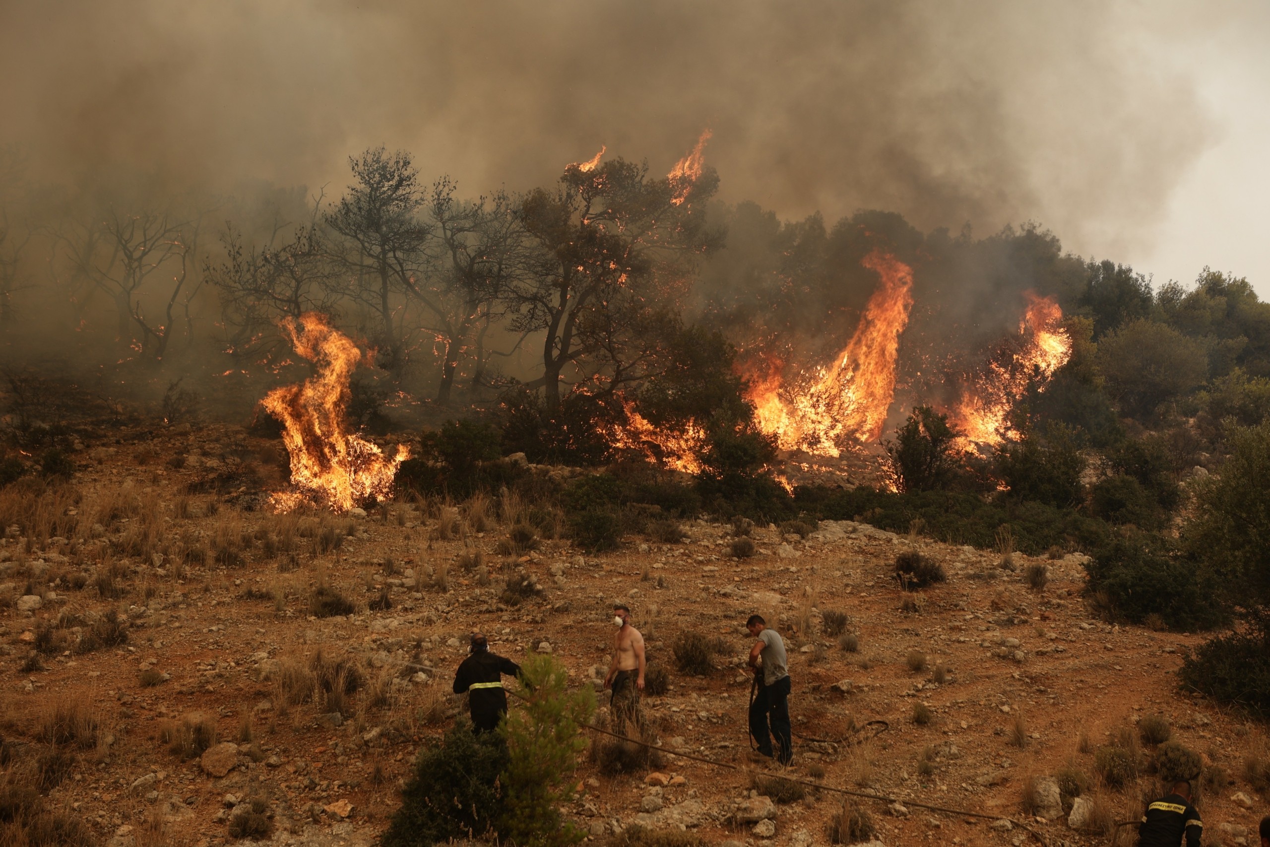 Στις φλόγες το χωριό Ασκληπιείο της Ρόδου – Η εικόνα στα υπόλοιπα μέτωπα (Vid)