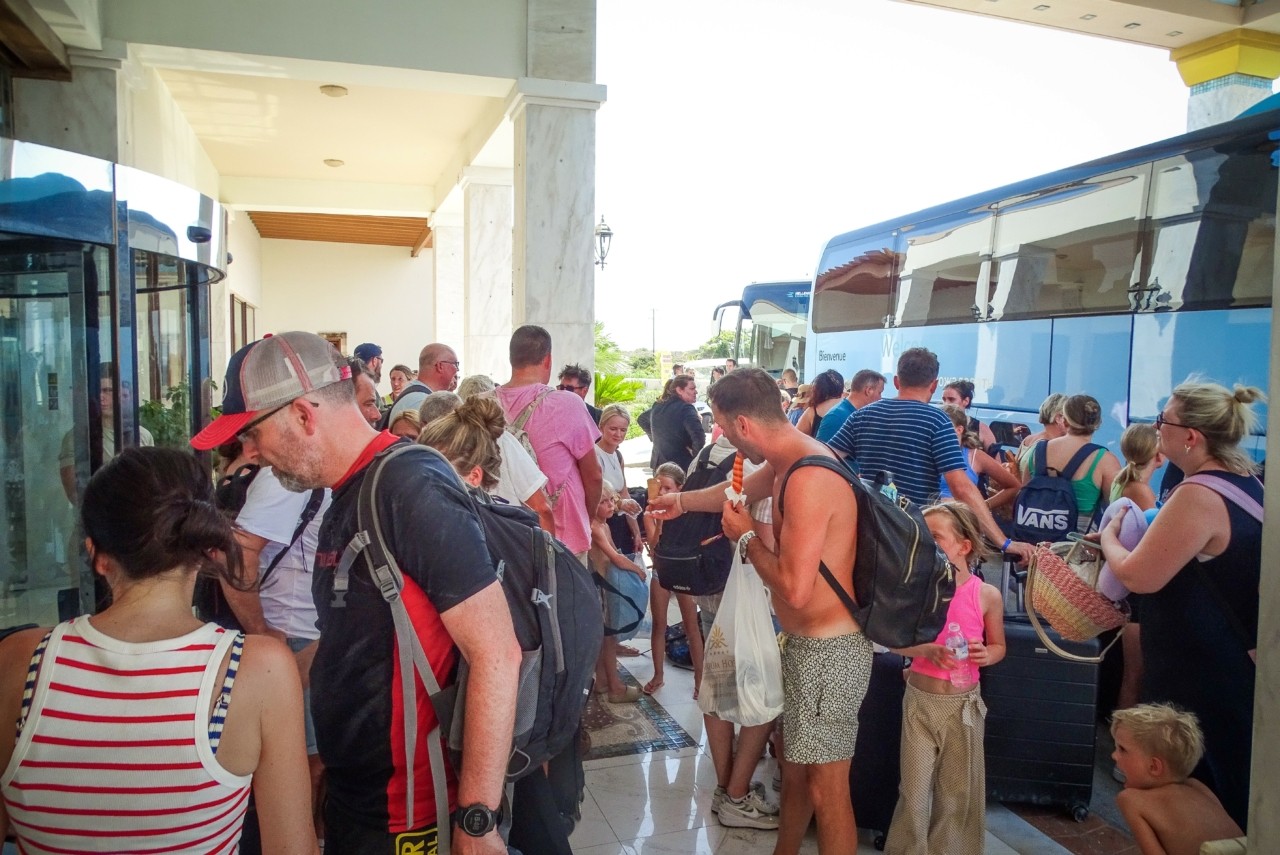 En état d’urgence (et dans le tourisme) – Les mesures à l’aéroport « Diagoras » (maj)