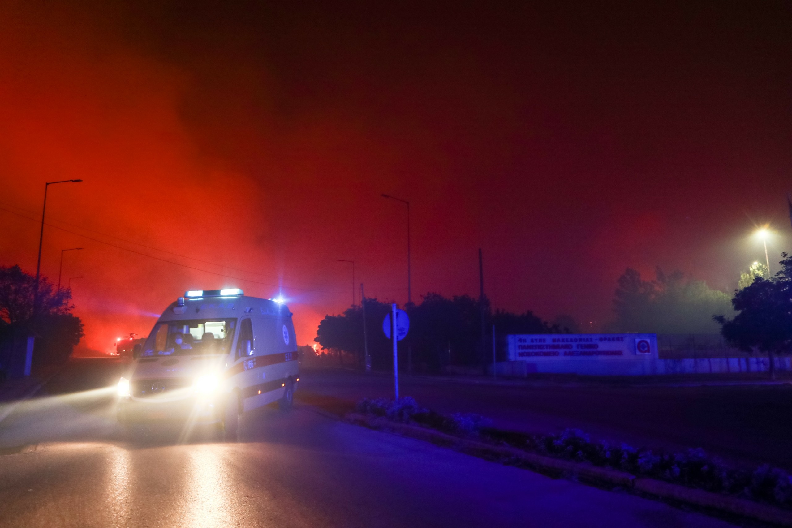 Φωτιά στην Αλεξανδρούπολη: «Η πυρκαγιά πια περνάει στο νομό Ροδόπης» λέει ο δήμαρχος