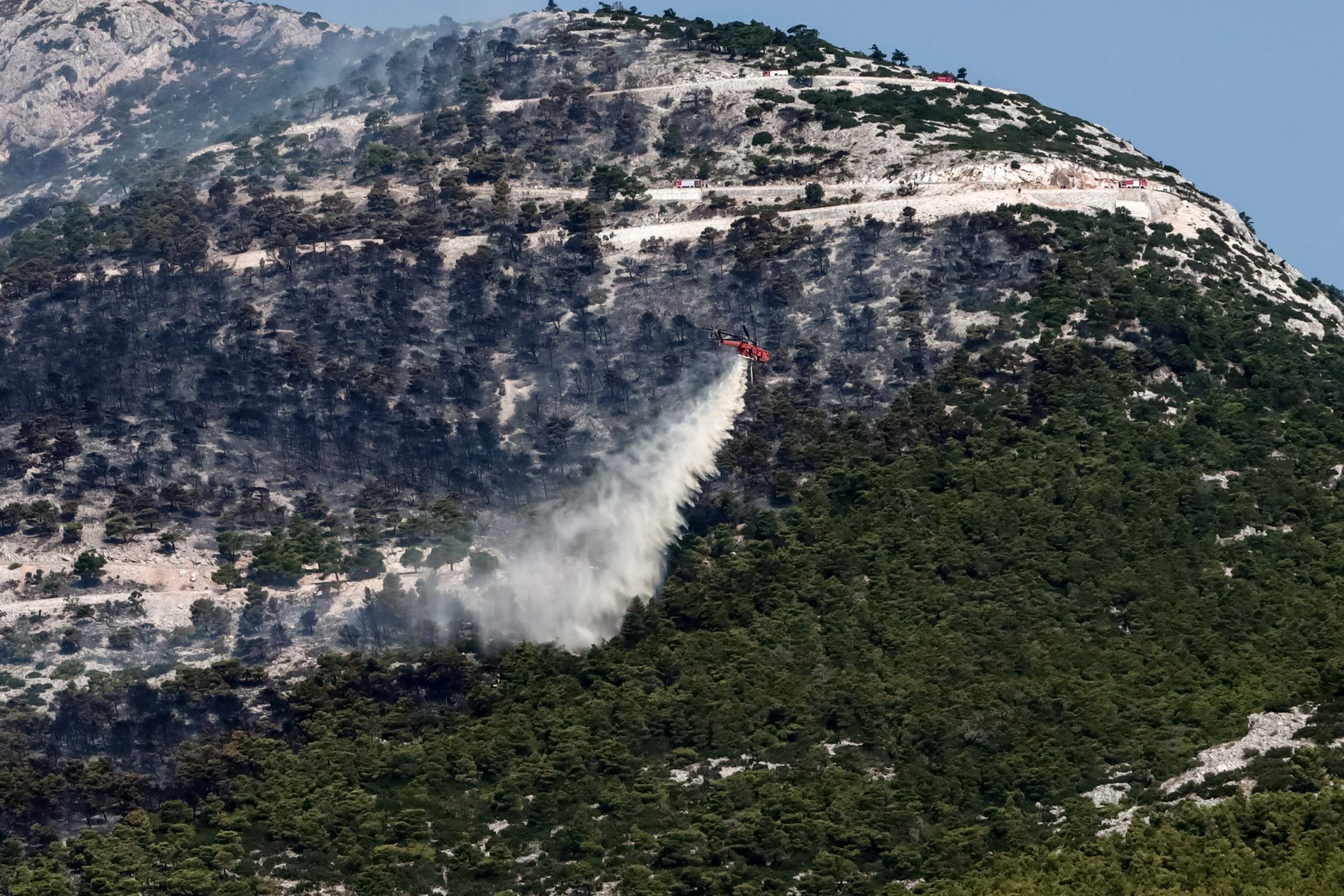 Φωτιά στην Πάρνηθα: Νέα εστία φωτιάς στον Αυλώνα – Εκδηλώθηκαν ταυτόχρονα πέντε εστίες (Pics + Vids)