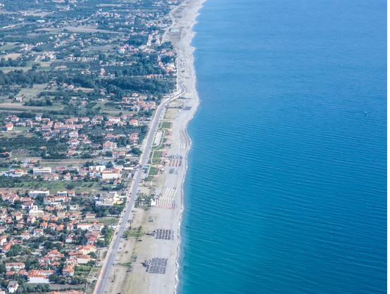 Λάρισα: Οι παραλίες γέμισαν όχι όμως και τα ταμεία των επιχειρήσεων