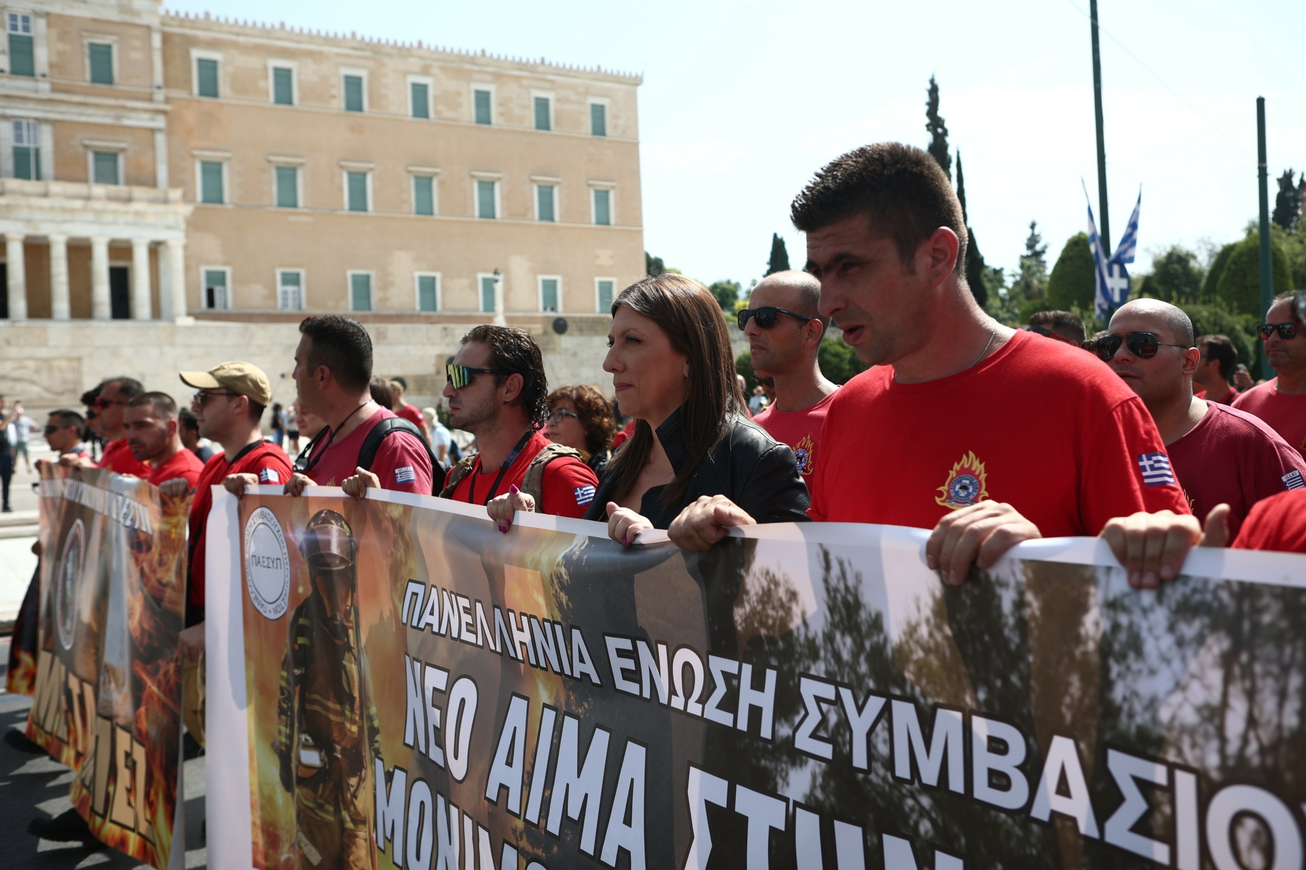 Εργασιακό νομοσχέδιο: Στο Σύνταγμα οι διαδηλωτές – Ποιοι δρόμοι είναι κλειστοί (Pics) (Upd)