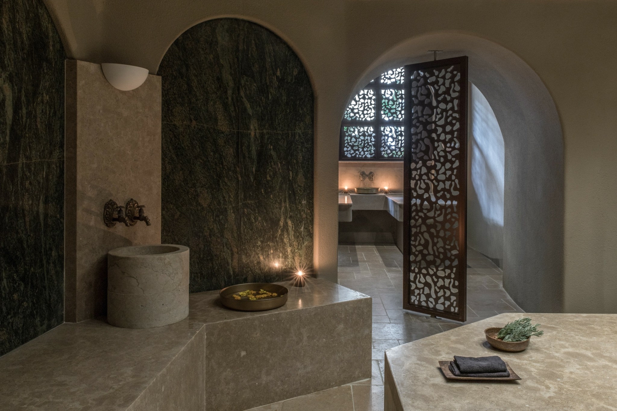 Acro Suites: Αυτό είναι το πιο θεαματικό ξενοδοχείο της Κρήτης – Στέκεται πάνω σε έναν εντυπωσιακό γκρεμό
