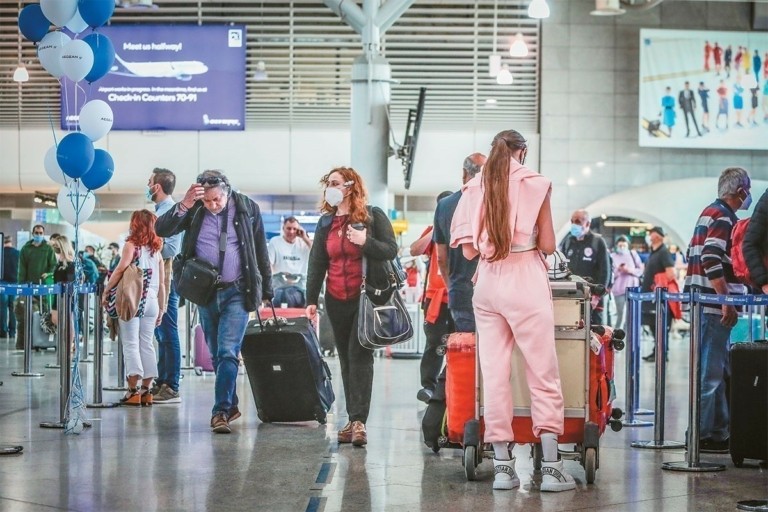 Νέο «άλμα» στην επιβατική κίνηση στα ελληνικά αεροδρόμια έως τον Μάιο