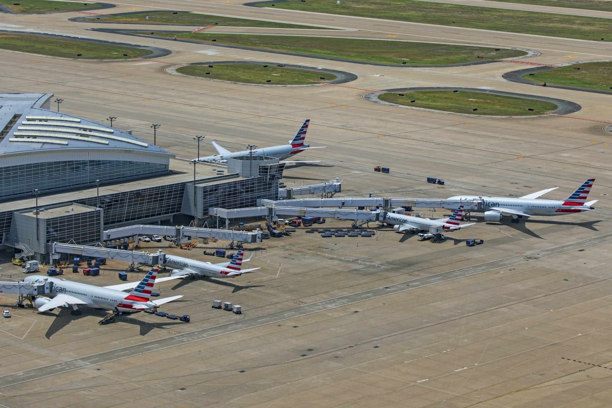 ΗΠΑ: Πότε οι αεροπορικές πρέπει να αποζημιώνουν αυτόματα τους πελάτες τους (λίστα)