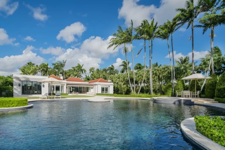 Το νησί των δισεκατομμυριούχων: Ο Τζεφ Μπέζος έχει αγοράσει ήδη 3 κατοικίες