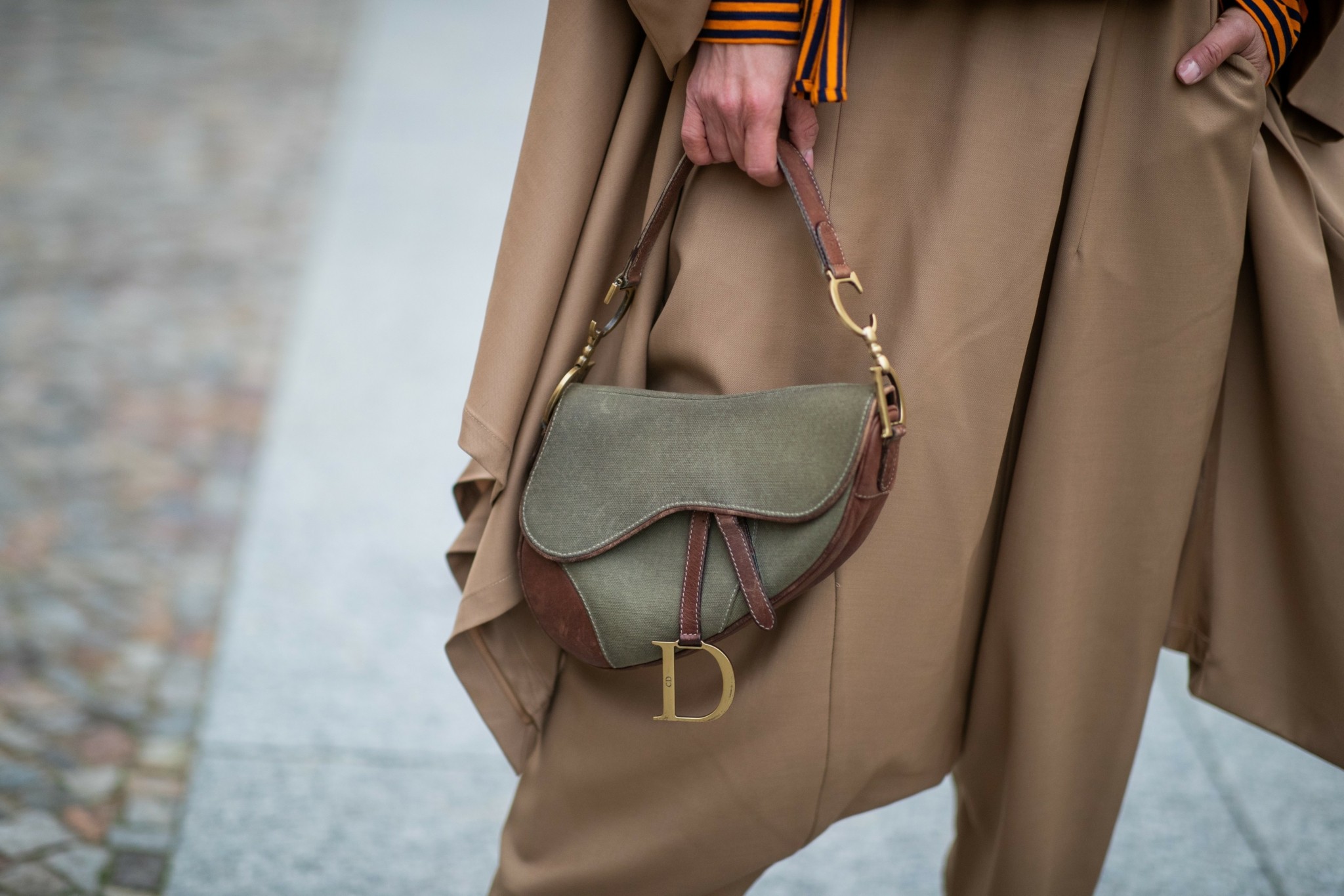 Η τσάντα Dior που επιστρέφει θριαμβευτικά