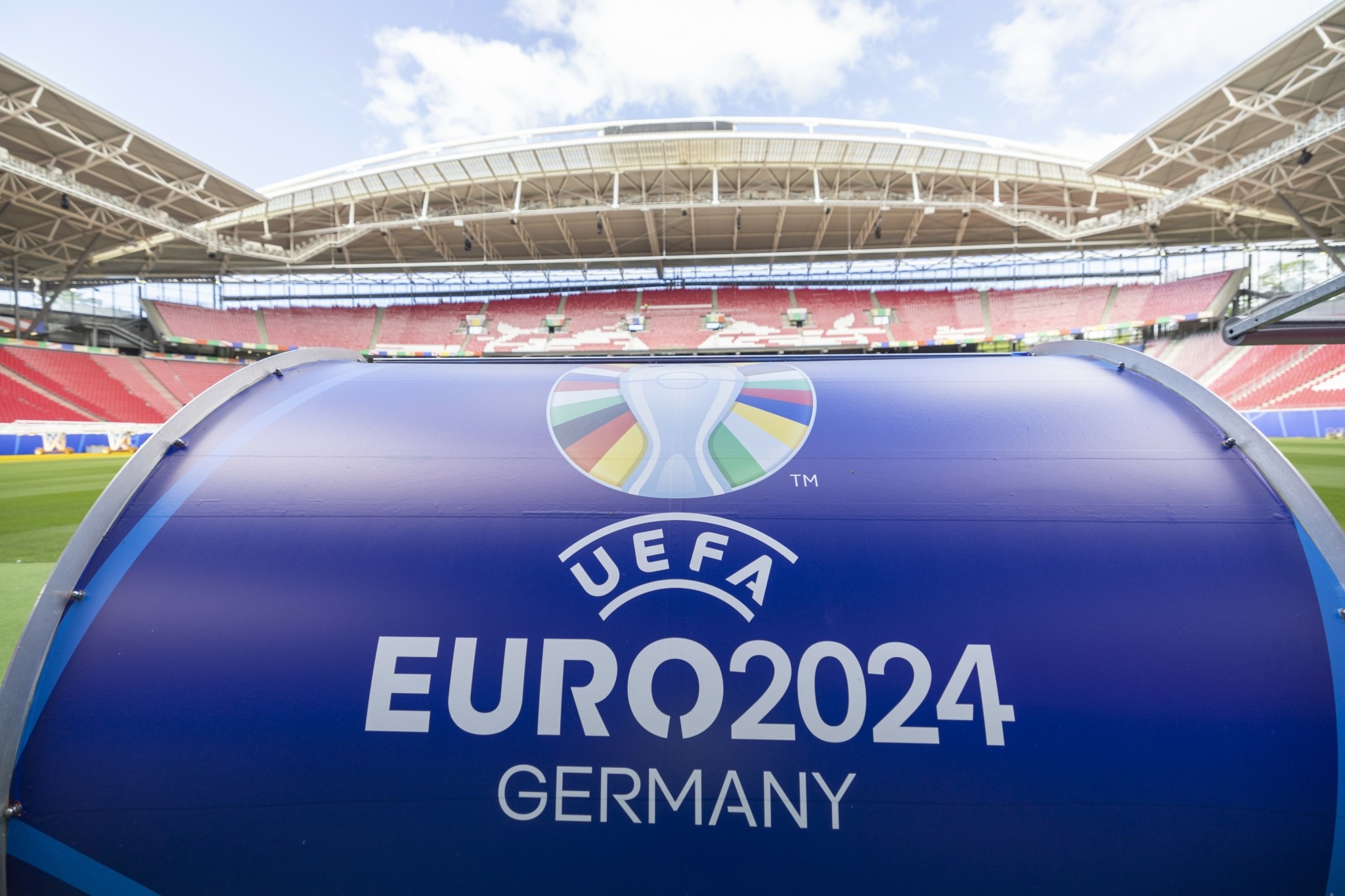 Euro 2024: Δύο εκατομμύρια φανέλες, η μέση τιμή εισιτηρίου και η μπάλα των αγώνων