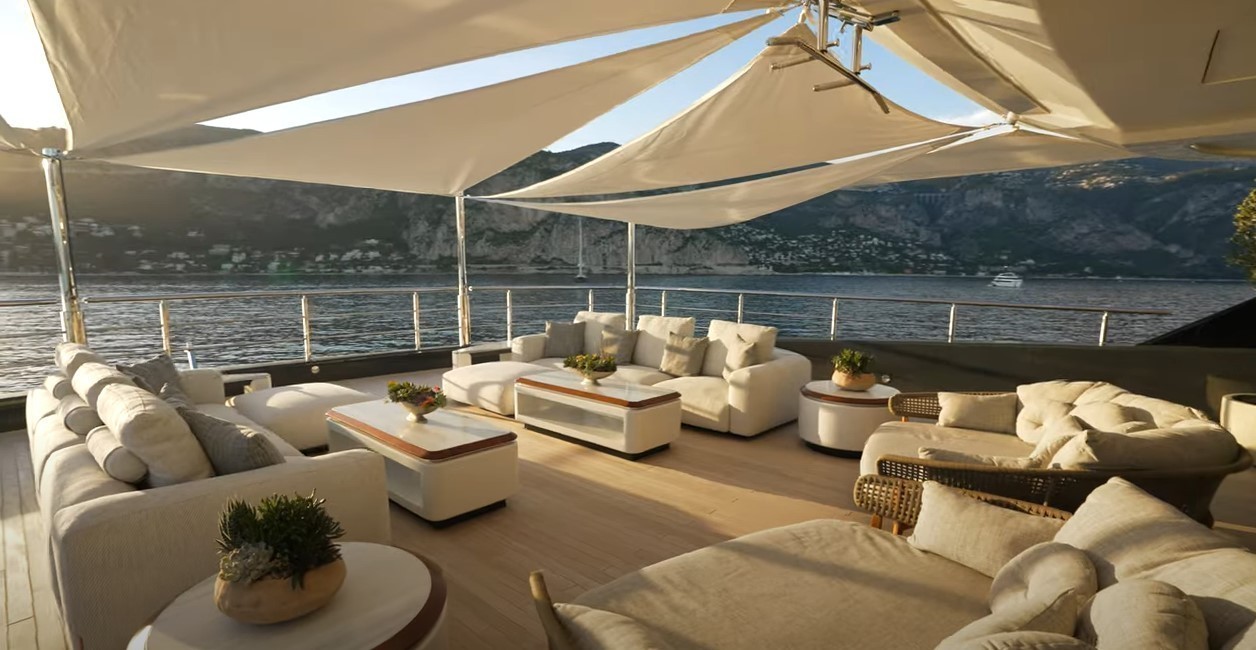 Το εντυπωσιακό ελληνικό γιοτ «Malia» της Golden Yachts μαγνητίζει τα βλέμματα
