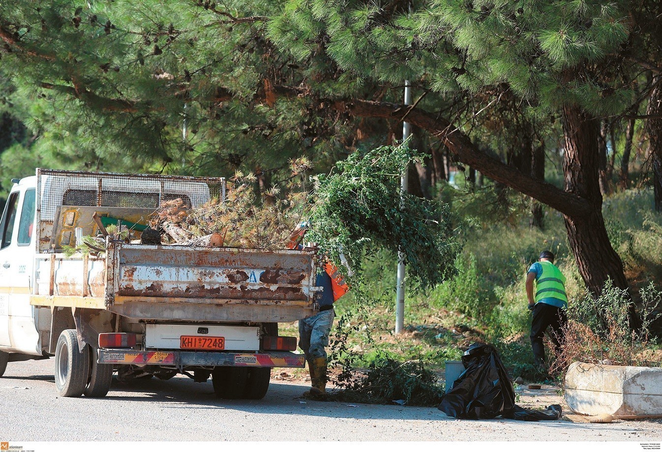 Λιβάνιος: Επιπλέον χρηματοδότηση 1,3 εκατ. ευρώ στους δήμους της Αττικής για το μάζεμα των ξερών χόρτων