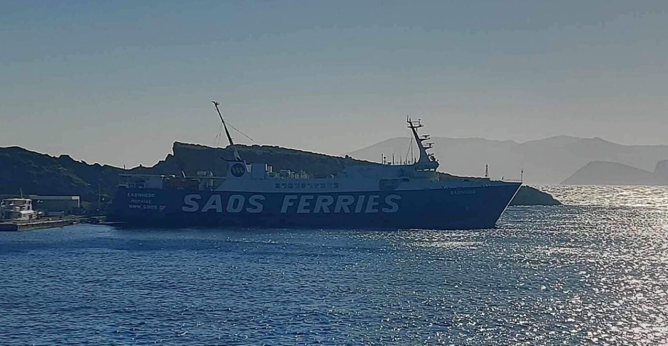 Φολέγανδρος: Πλοίο προσέκρουσε στο λιμάνι – Πέντε τραυματίες