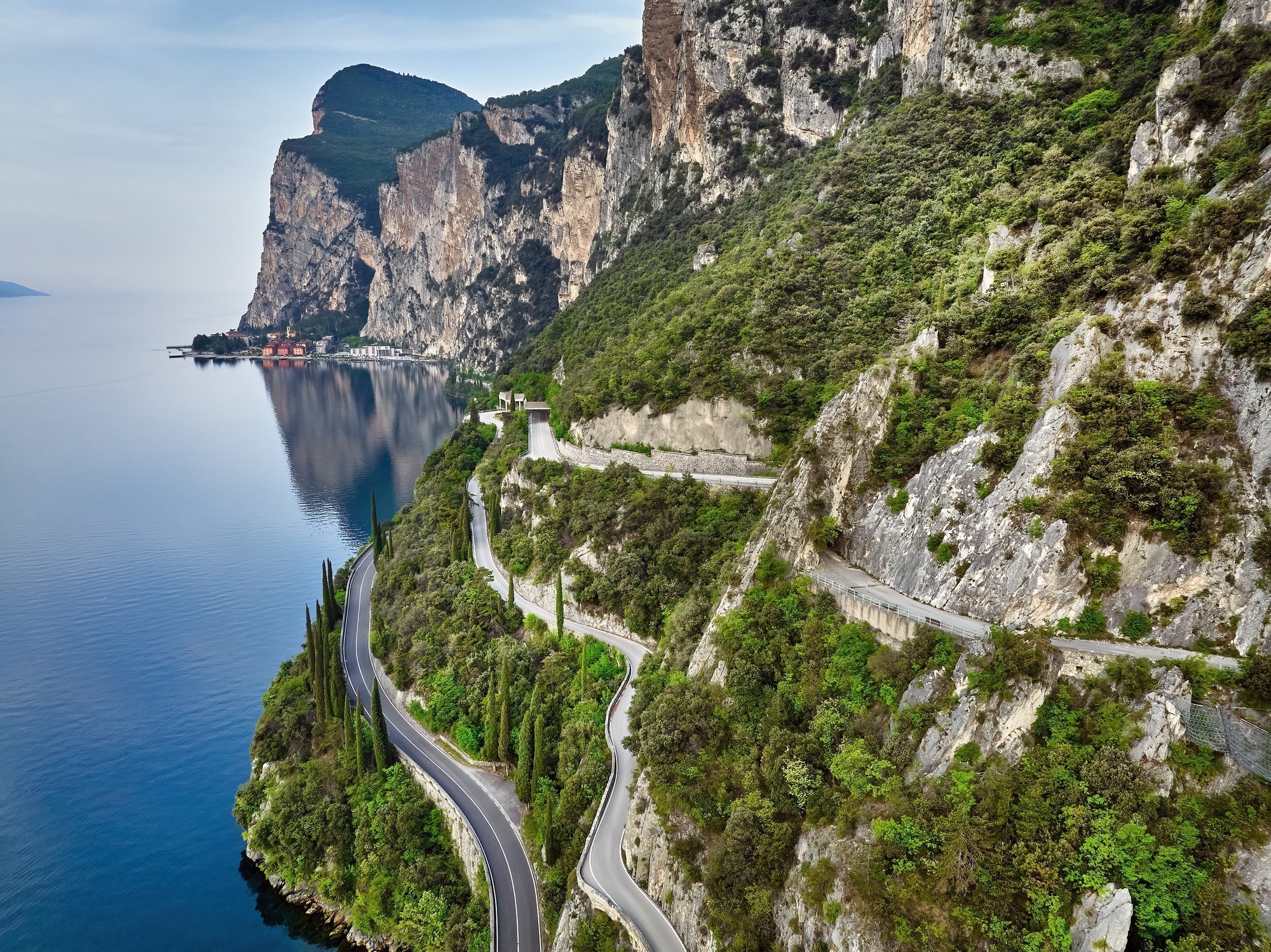 Lago di Garda: 25 χωριά γύρω από τη μαγική λίμνη του ιταλικού βορρά