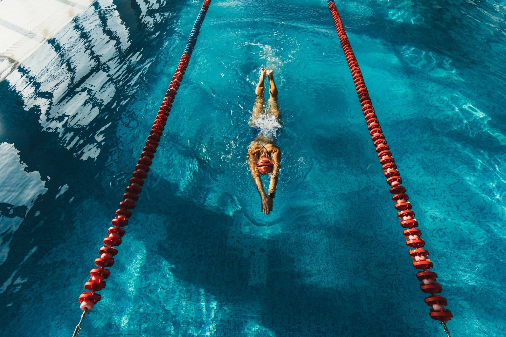 Κολύμβηση ή τρέξιμο; Ποια είναι τελικά η καλύτερη άσκηση;