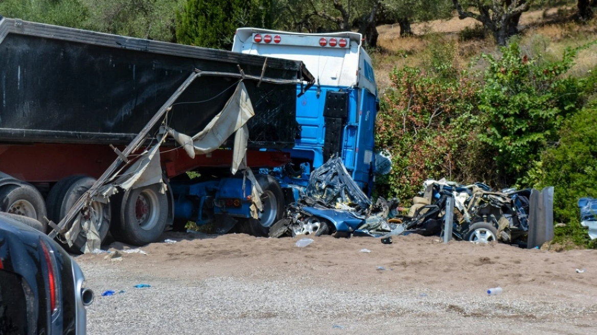 Πολύνεκρο τροχαίο στη Μεσσηνία: Φρουρούμενος νοσηλεύεται ο οδηγός της νταλίκας – 4 νεκροί, ανάμεσά τους δύο παιδιά