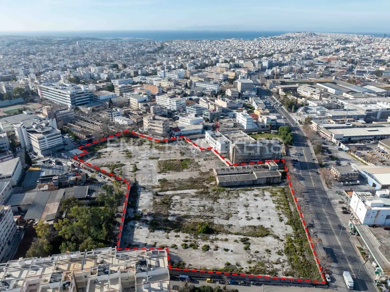Το οικόπεδο στην Πειραιώς που πωλείται για 27 εκατ. ευρώ – Σε ποιον ανήκει (pics)