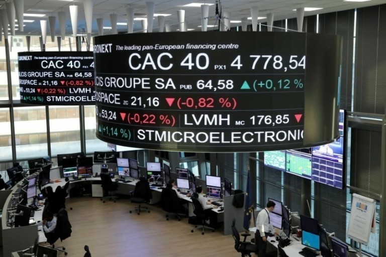 Οι πρώτες αντιδράσεις στις αγορές μετά τη διφορούμενη νίκη Μελανσόν – Απώλειες για το ευρώ