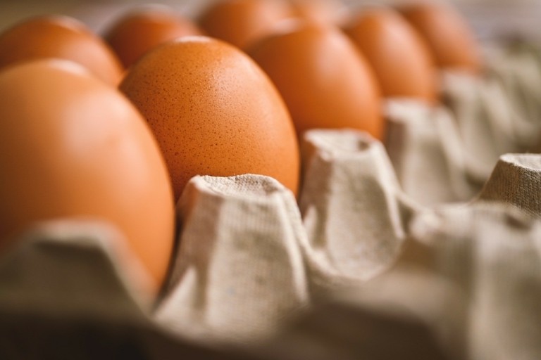 Αυγά – ζάχαρη: Η ΕΕ επαναφέρει τους δασμούς για εισαγωγές από την Ουκρανία