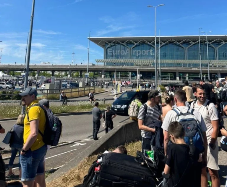 Αλσατία: Άνοιξε ξανά μετά από δύο ώρες το αεροδρόμιο στα γαλλοελβετικά σύνορα (tweet) (upd)(upd)