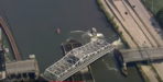 Γέφυρα στη Νέα Υόρκη «κόλλησε» σε ανοιχτή θέση λόγω ζέστης (vid)