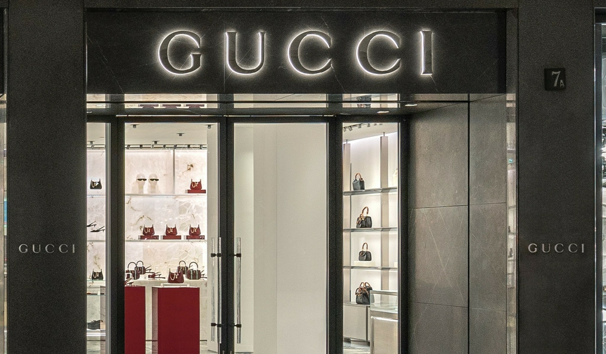 Kering: «Βουτιά» 10% στη μετοχή λόγω… Gucci