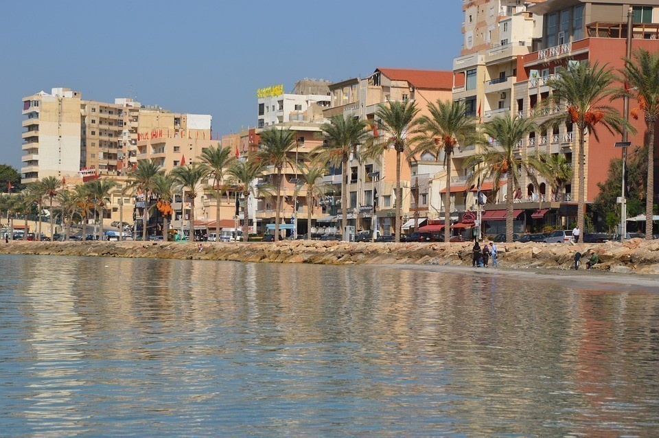 Λίβανος: Μεταξύ πολέμου και πάρτι στις παραλίες – Οικονομική κρίση και κενό εξουσίας συνεχίζονται