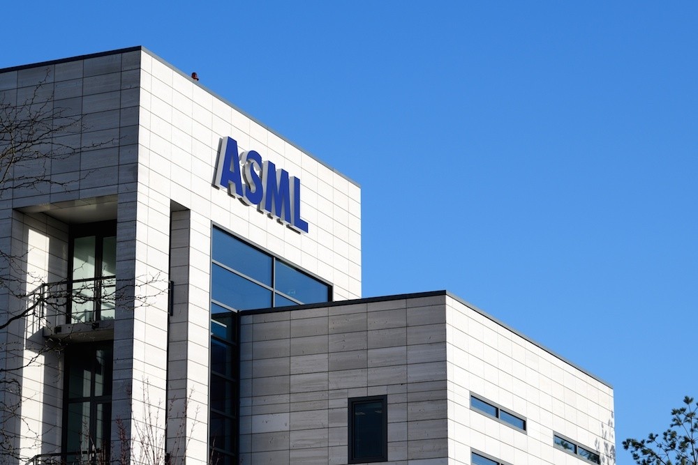 ASML: Πωλήσεις 9,26 δισ. καθώς αυξάνεται η ανησυχία για την τεχνητή νοημοσύνη της DeepSeek