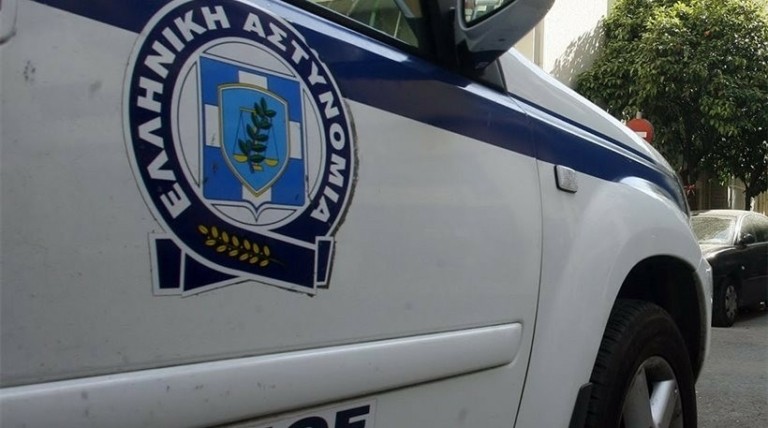 Γυναικοκτονία στο Αγρίνιο: Εντόπισαν τον 30χρονο που σκότωσε τη Δώρα – Έχει κλειστεί στο σπίτι του με όπλο