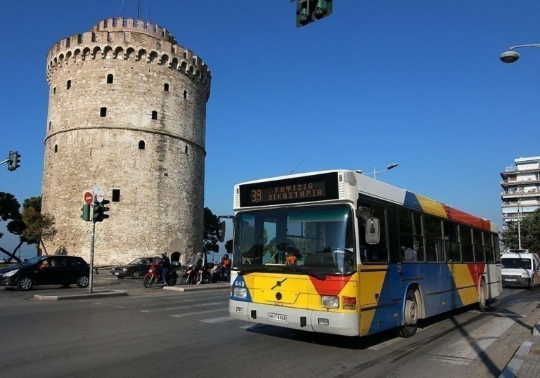 Σύγκρουση λεωφορείων στη Θεσσαλονίκη – 5 τραυματίες