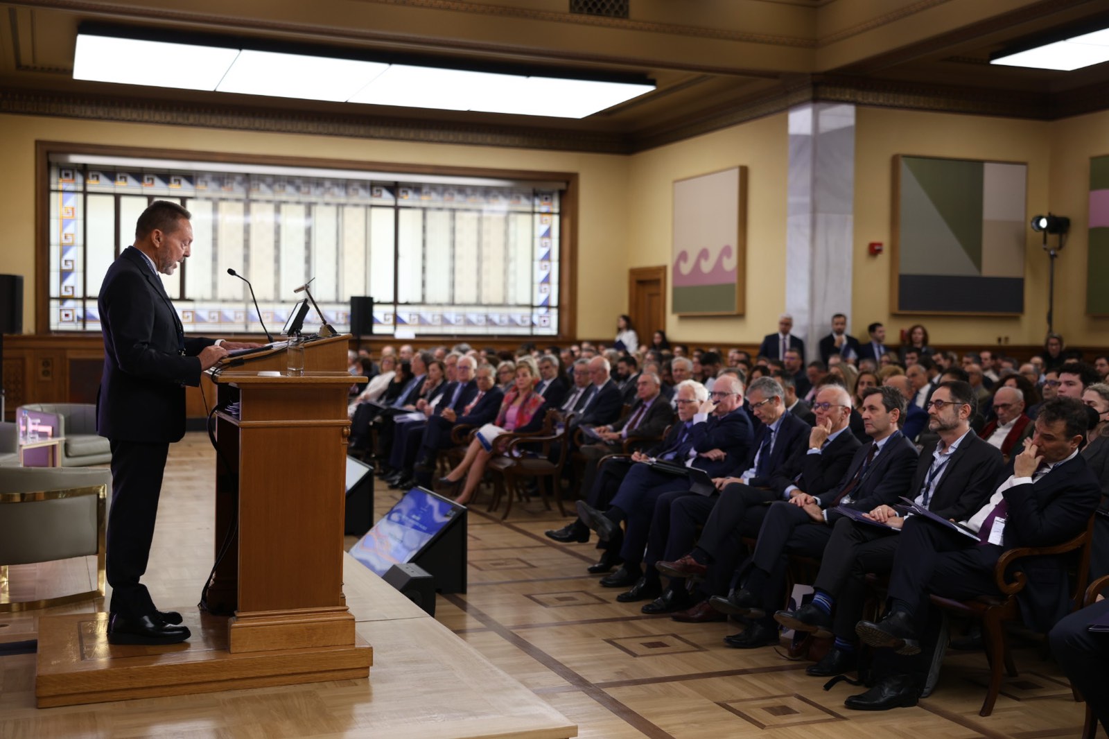 Στουρνάρας: Μήνυμα αφύπνισης η κρίση χρέους στην ΕΕ – Τα διδάγματα που αποκομίσαμε