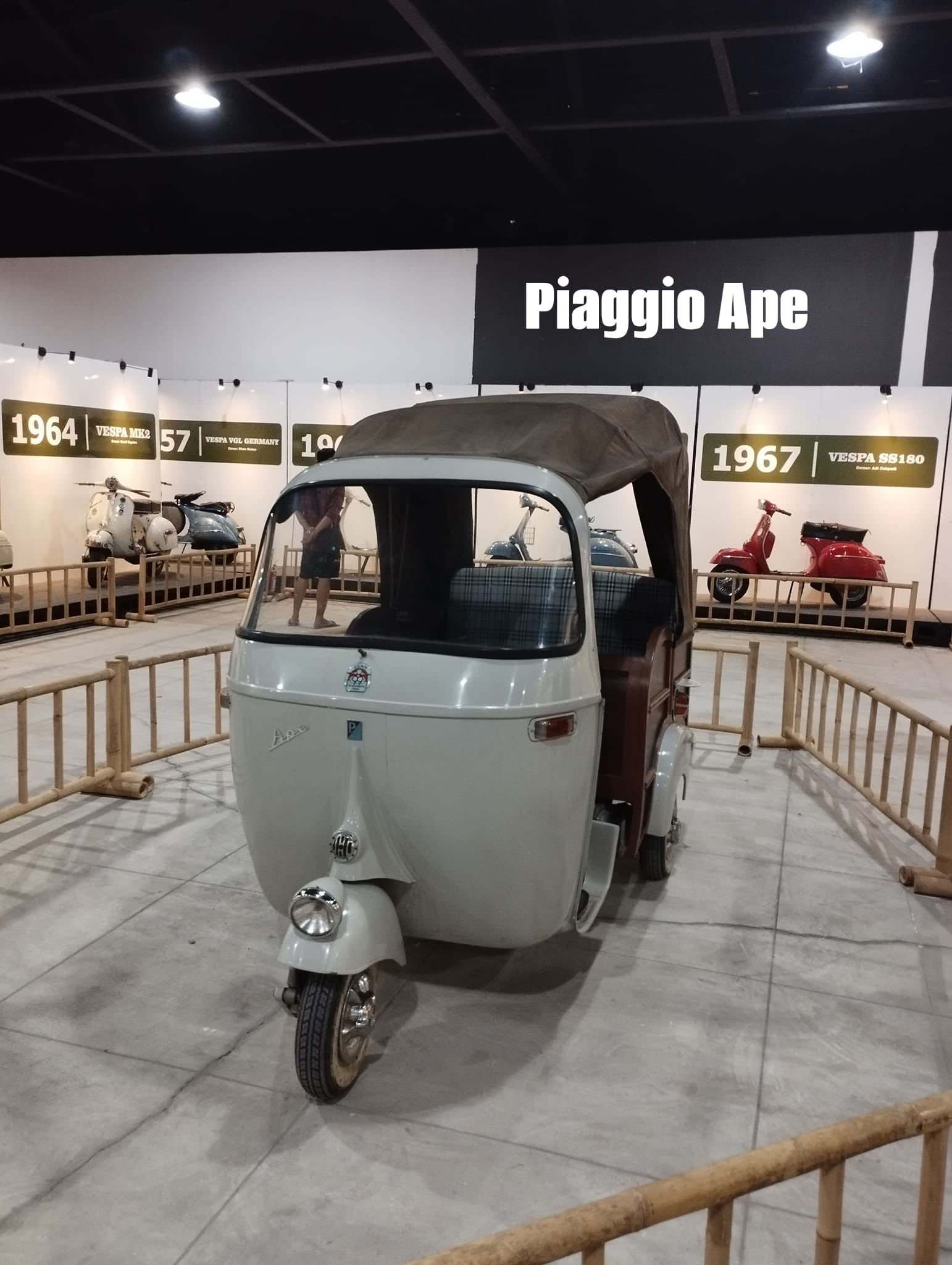 Piaggio Ape: Τα θρυλικά τρίκυκλα φεύγουν από την Ιταλία και πάνε Ινδία