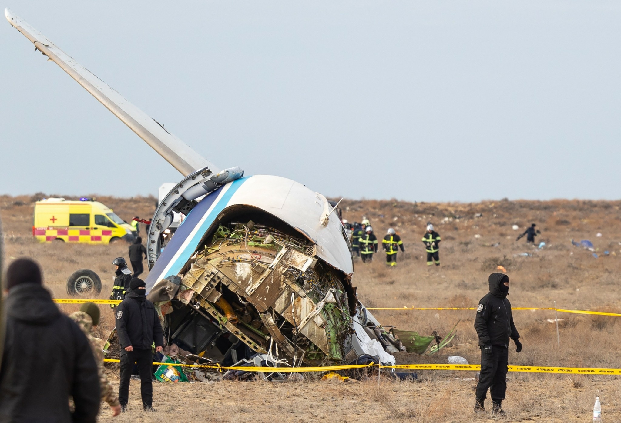 Η Azerbaijan Airlines διακόπτει τις πτήσεις σε επτά ρωσικές πόλεις μετά τη συντριβή του Embraer