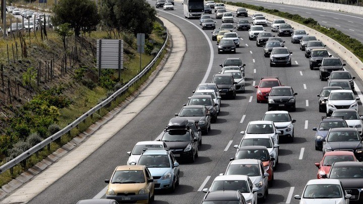 Απροσπέλαστη η Αττική Οδός, έπεσε τσιμέντο στον δρόμο – Mεγάλες καθυστερήσεις στην Κηφισίας, στο κόκκινο ο Κηφισός