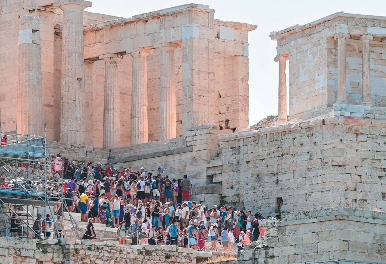 Τουρισμός: Τα έσοδα των 22 δισ. ευρώ και η άνοδος του Off Season