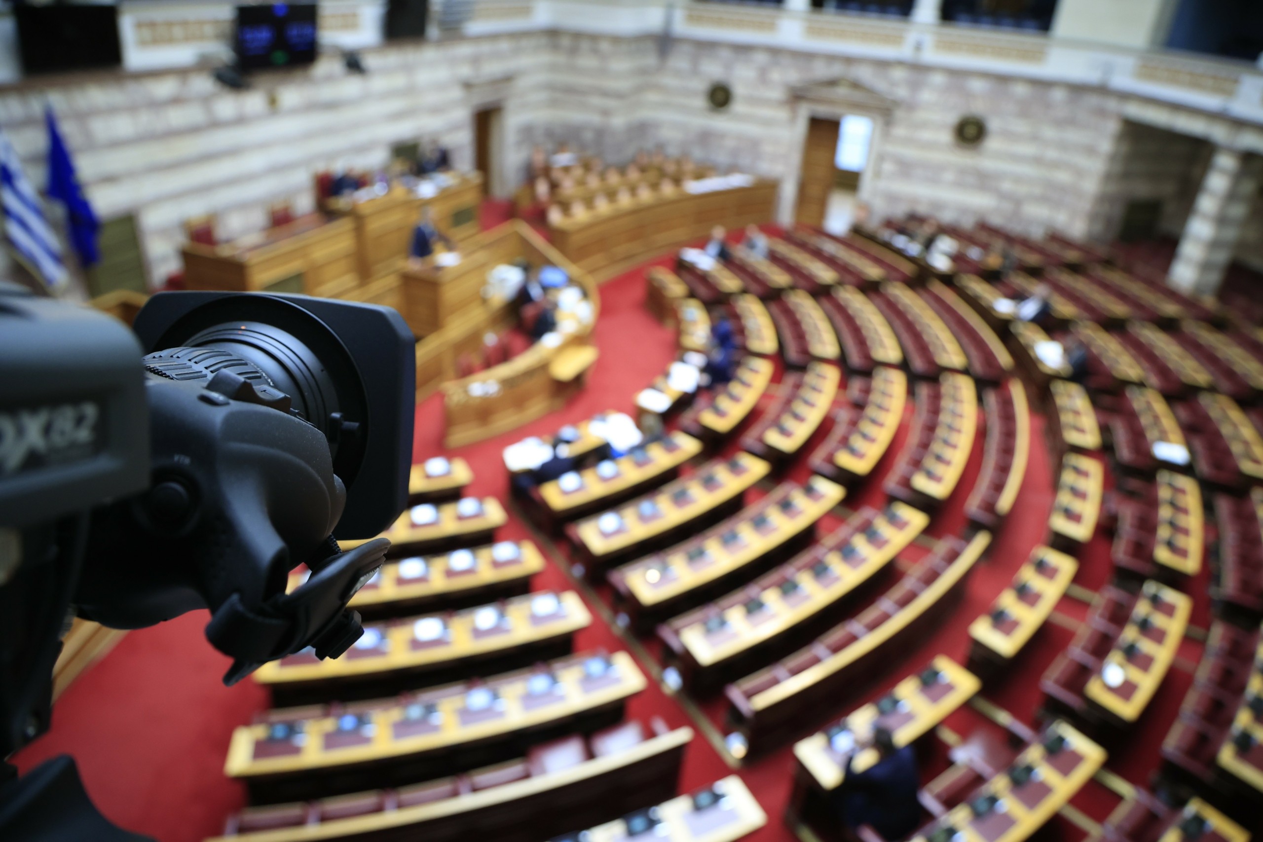 Τράπεζες: Κρατικό έλεγχο των επιτοκίων ζήτησε ο Φάμελλος – Αυτό που προτείνετε το απαγορεύει η ΕΚΤ, του απάντησε ο Πετραλιάς