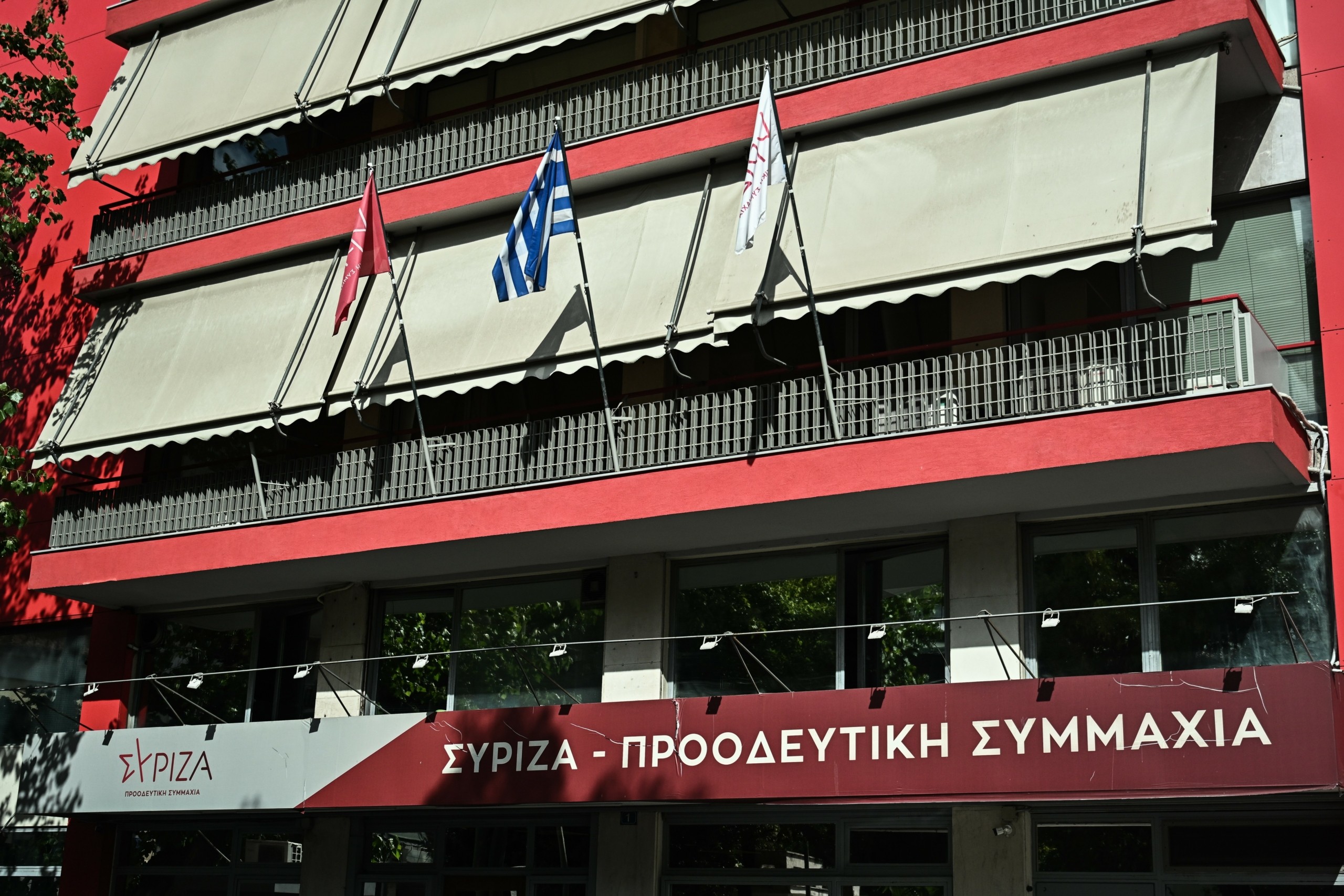 Τα επόμενα βήματα για τον ΣΥΡΙΖΑ: Επανασύνδεση με τη Νέα Αριστερά ή συνεννόηση με το ΠΑΣΟΚ;