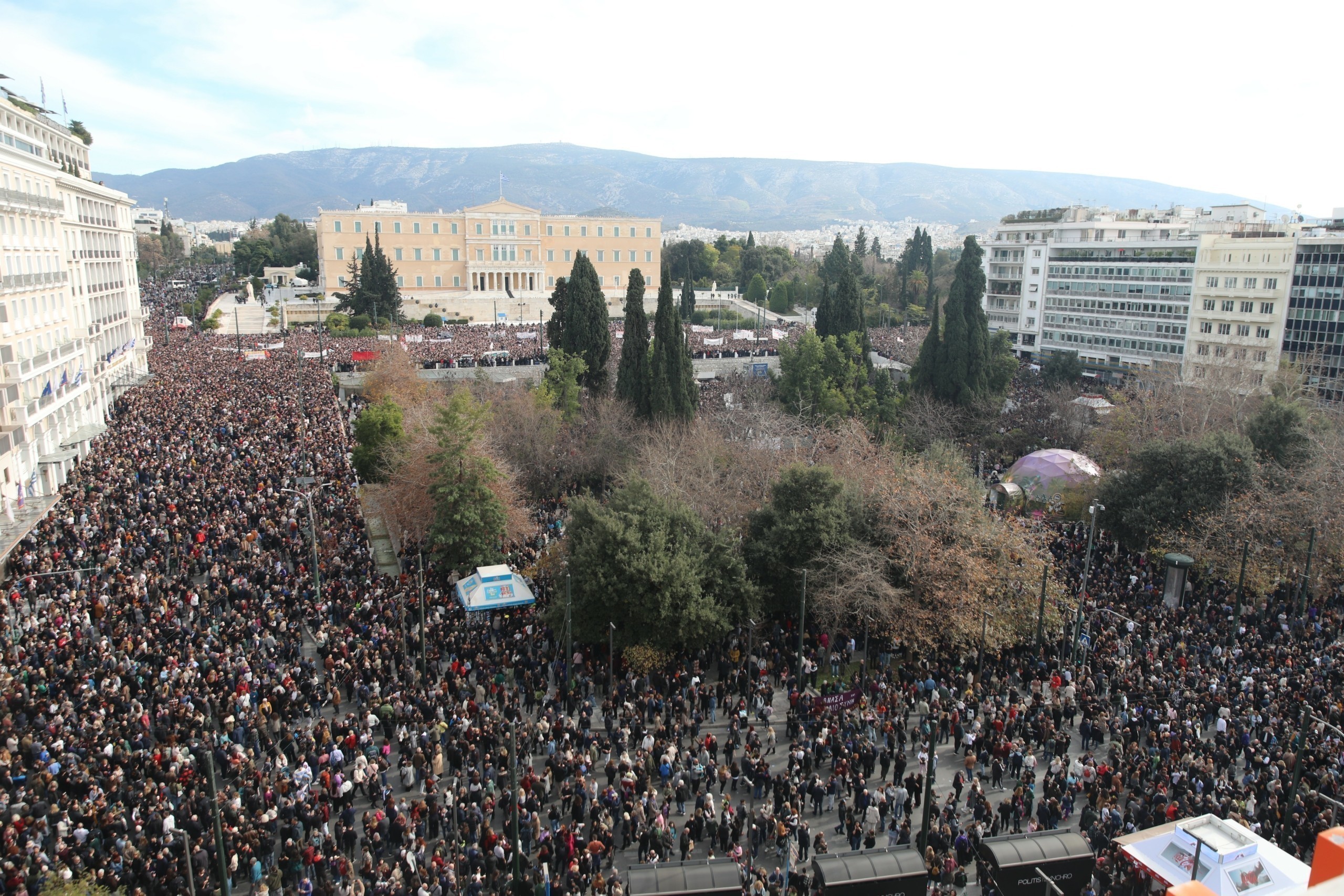 Συγκεντρώσεις σε όλη την Ελλάδα για τα Τέμπη – Τεράστια η συμμετοχή του κόσμου (pics) (upd)