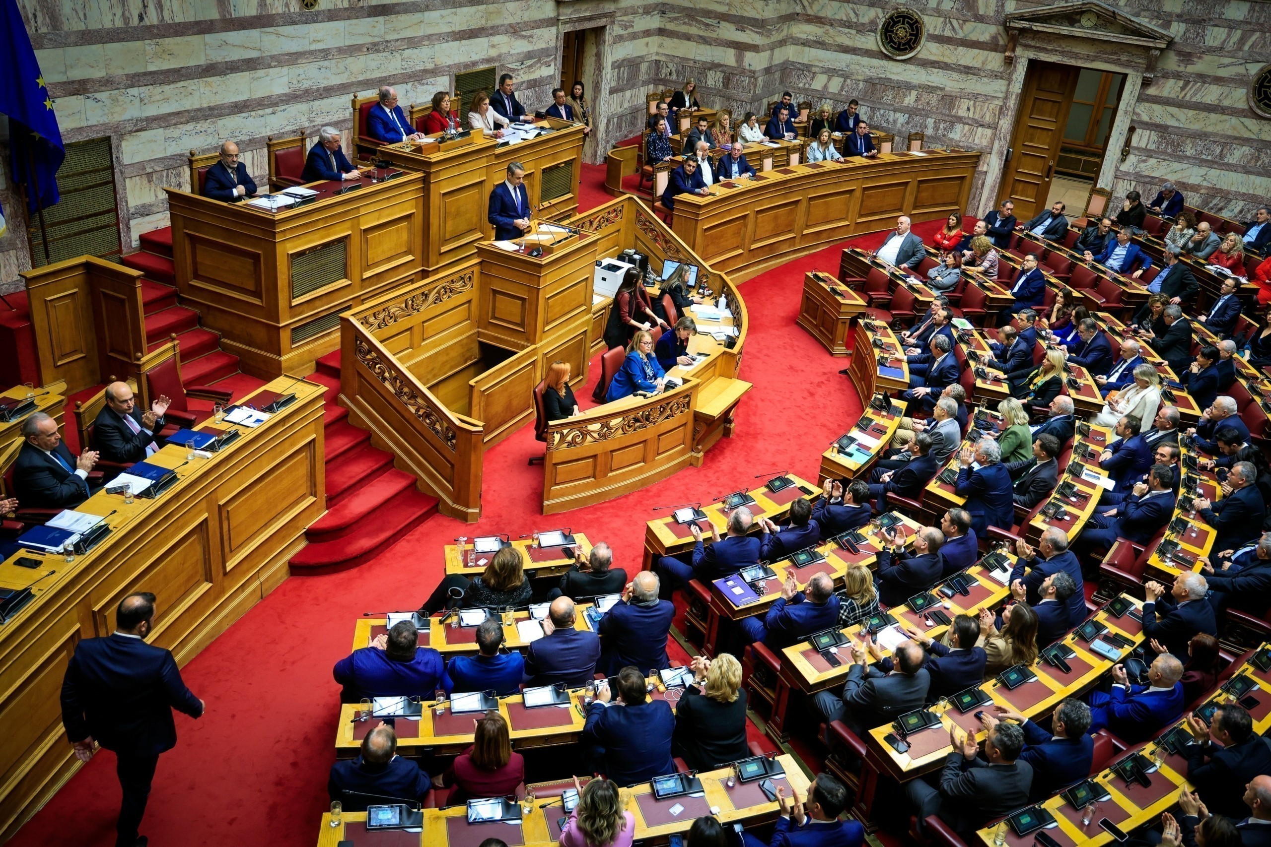 Live από τη Βουλή – Ο Κυριάκος Μητσοτάκης απαντά στην ερώτηση Ανδρουλάκη για τους αγρότες