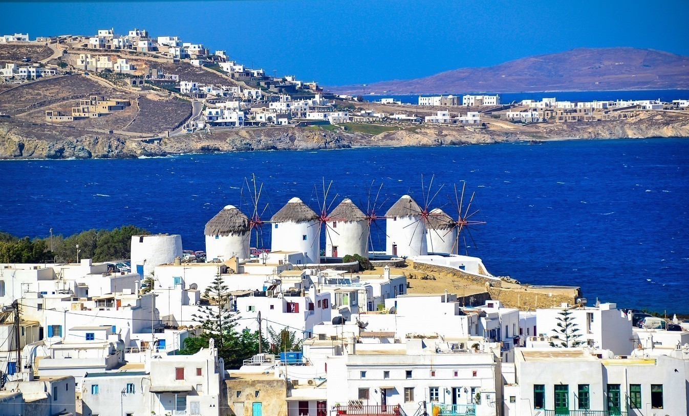 Κατερίνα Μαλαματίνα: Αντιμέτωπη με το σφυρί για ιδιοκτησίες στη Μύκονο (Pics)